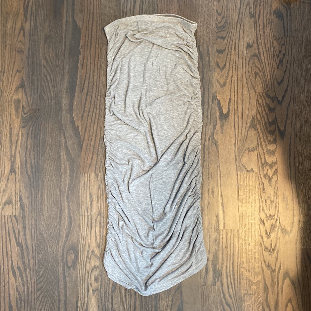 Kendall+Kylie Ruched Ribbed Midi Skirt in gray, size small, excellent condition